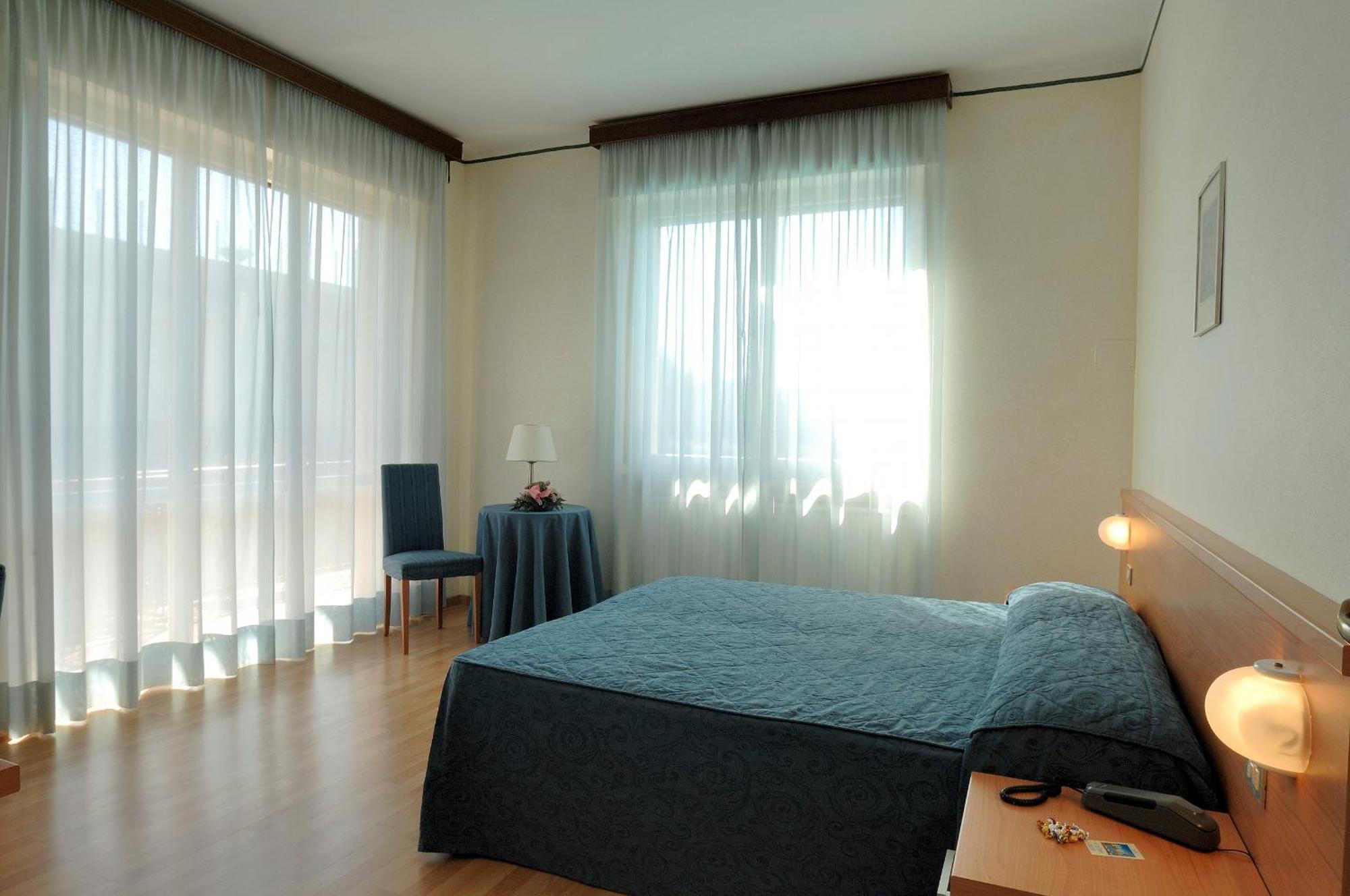 Raffy Family & Bike Hotel Diano Marina Phòng bức ảnh